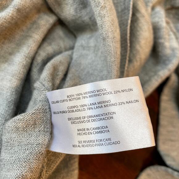 Banana Republic Gray V-Neck 100% Merino Wool Sweater Women’s Sz M EUC - Picture 9 of 9